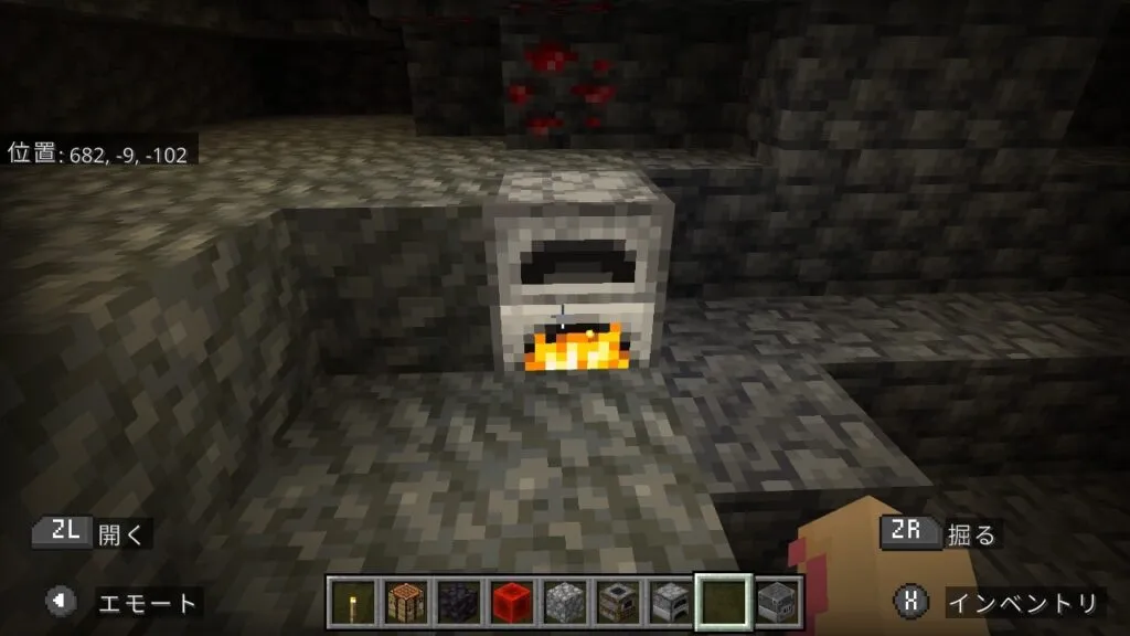 『マイクラ』かまどを光源として利用している。