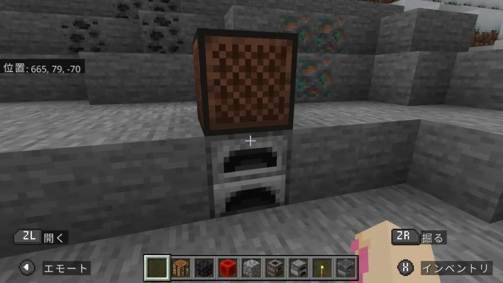 『マイクラ』音符ブロックの下にかまどを置いている。