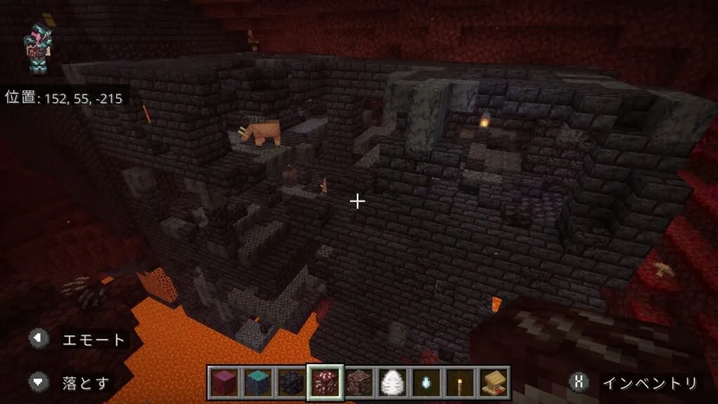 『マイクラ』砦の遺跡の前に立つプレイヤー。