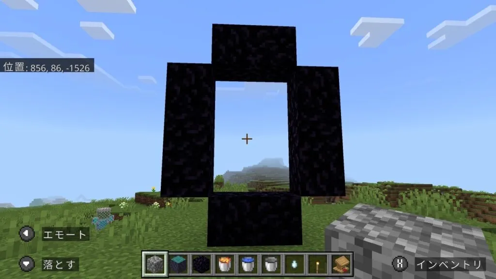 『マイクラ』ネザーポータルを作っている。