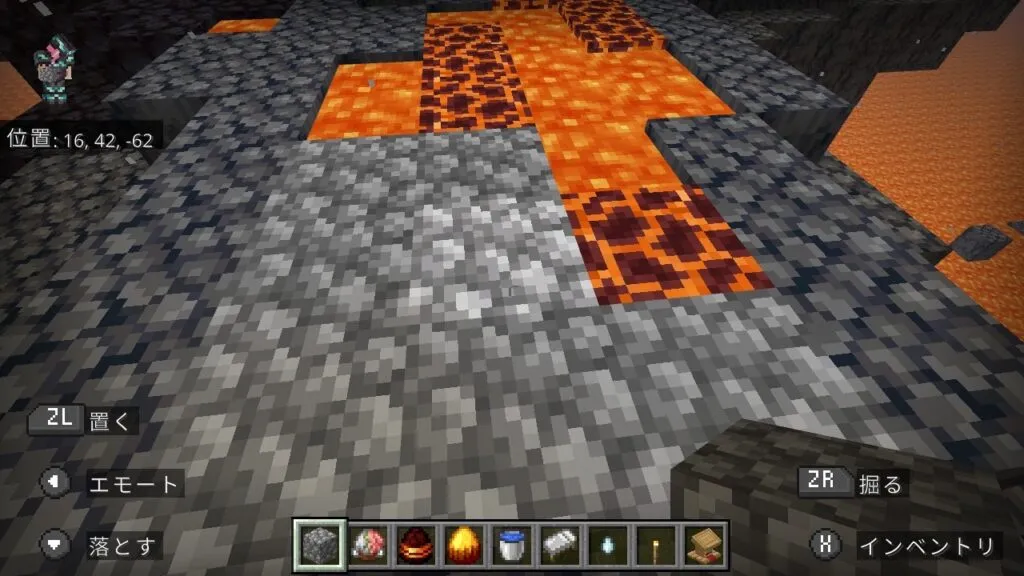 『マイクラ』溶岩を丸石ブロックで埋めている。