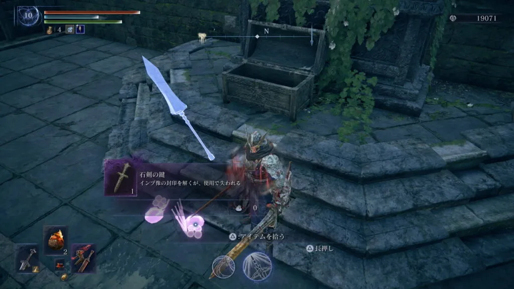 『ELDEN RING NIGHTREIGN』のゲーム画面。2階にある宝箱から石剣の鍵を入手する場面。