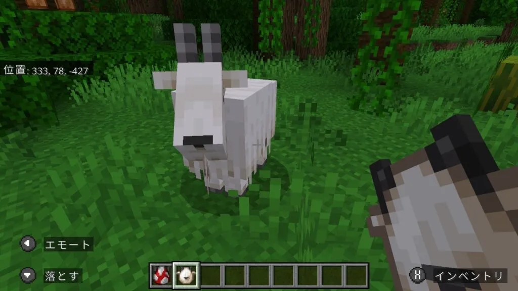 『マイクラ』ヤギの前に立つプレイヤー。