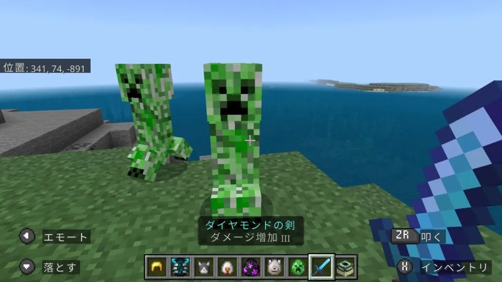 『マイクラ』クリーパーの前に立つプレイヤー。