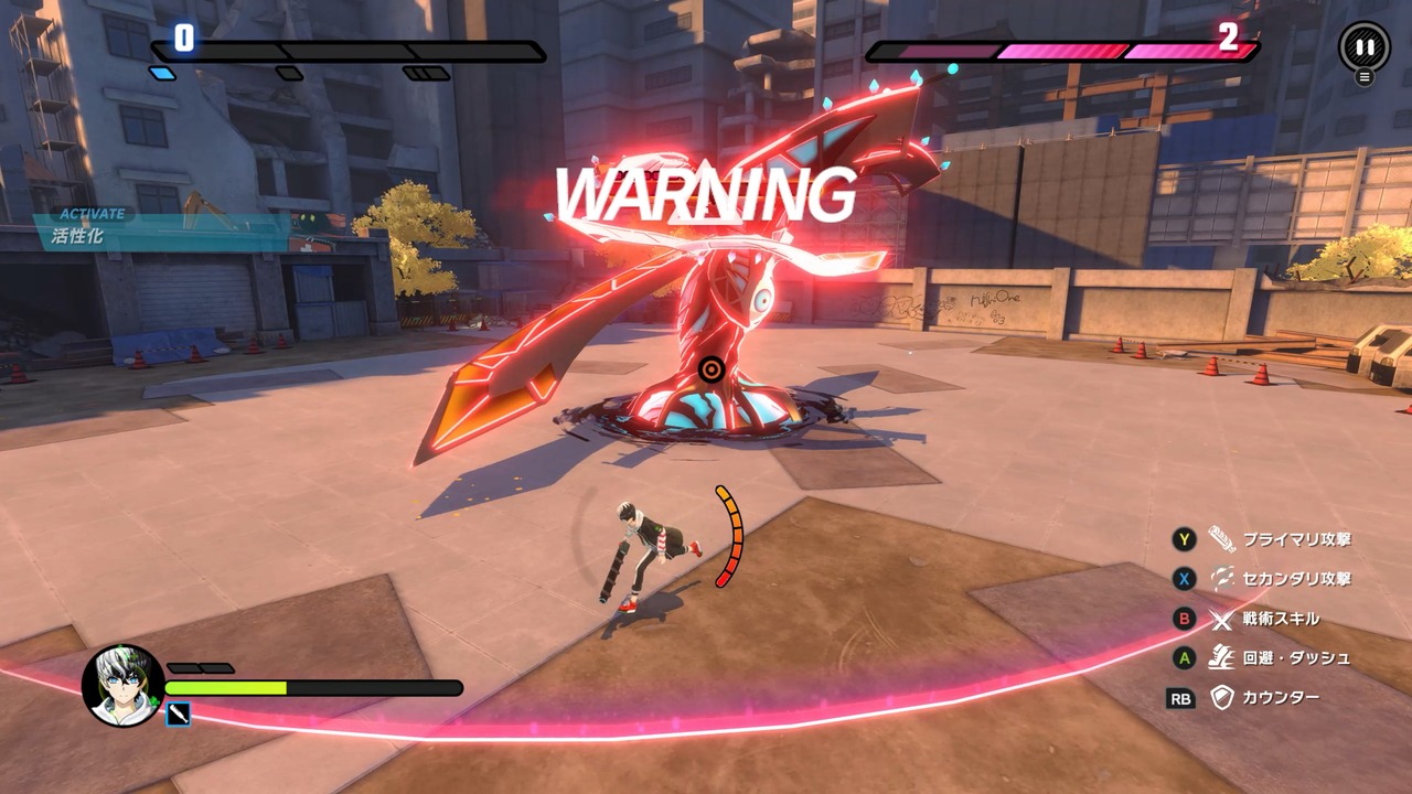 『トライブナイン』のゲーム画面。“WARNING"表示付きの回転突進。